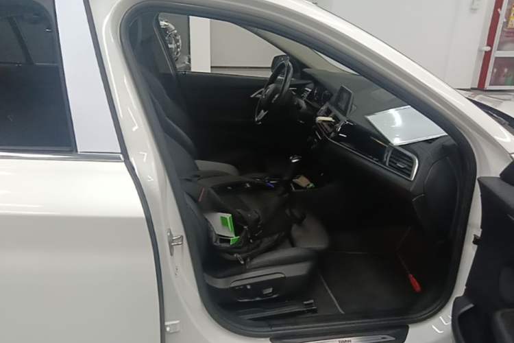 Used BMW 1 Series 2018 118i Sport Edition Right Front Seat