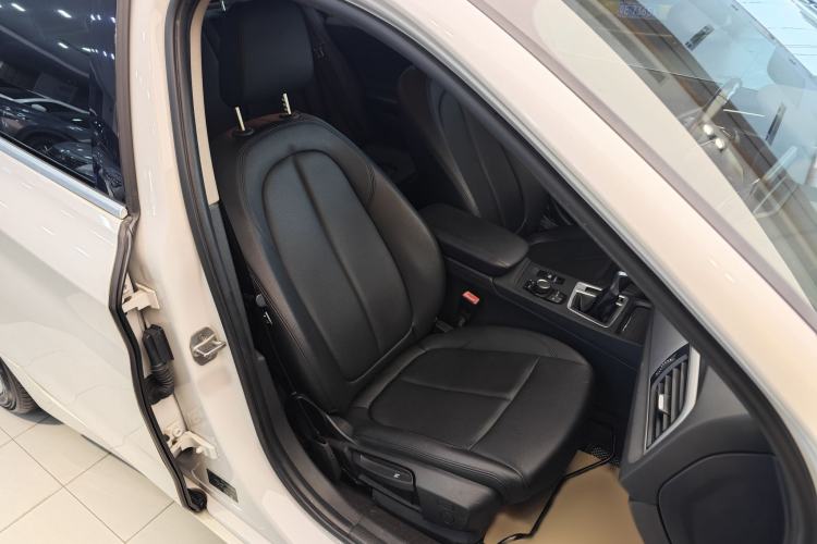 Used BMW 1 Series 2018 Revised 118i Fashion Edition Right Front Seat