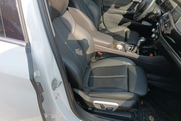 Used BMW 1 Series 2018 118i Sport Edition Right Front Seat