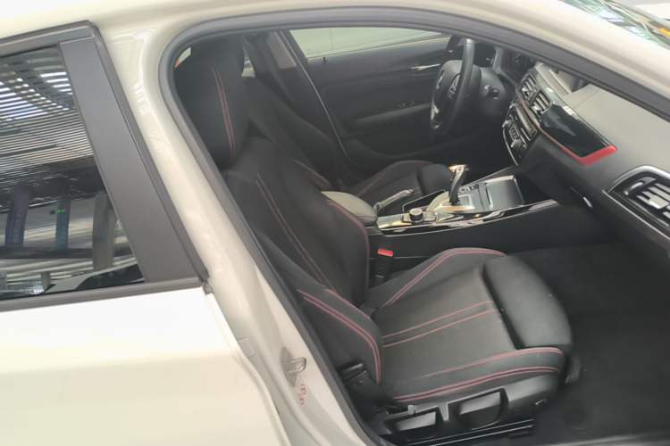 Used BMW 1 Series 2018 118i Sport Design Package Right Front Seat
