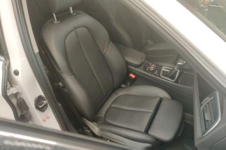 Used BMW 1 Series 2018 118i Sport Edition Right Front Seat