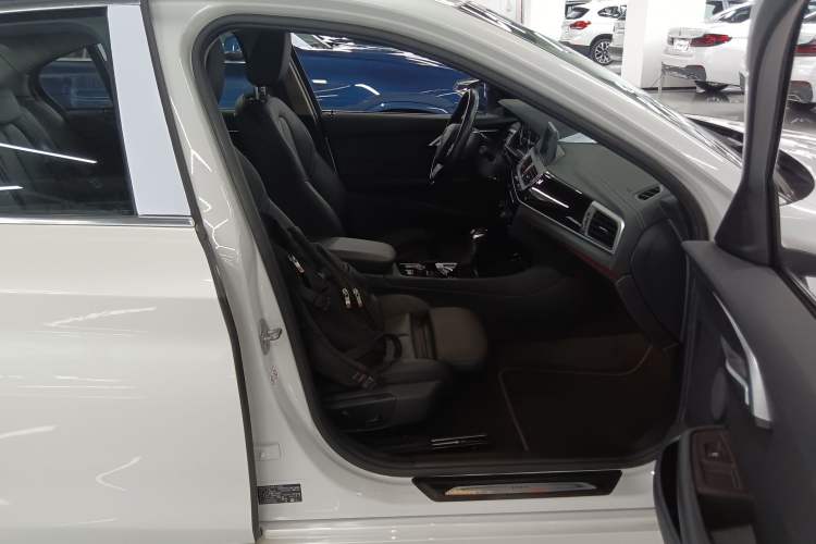 Used BMW 1 Series 2018 118i Sport Edition Right Front Seat