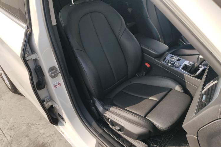 Used BMW 1 Series 2018 118i Design Package Edition Right Front Seat