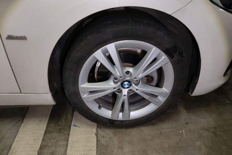 Used BMW 1 Series 2018 118i Design Package Edition Right Front Wheel Hub