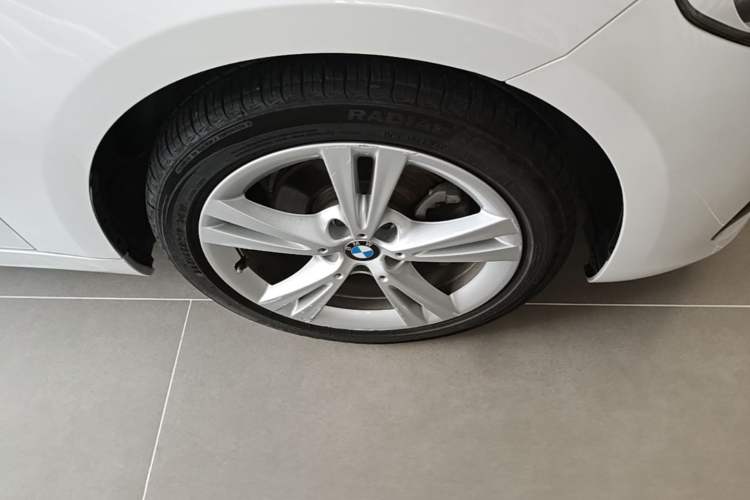 Used BMW 1 Series 2018 118i Design Package Edition Right Front Wheel Hub