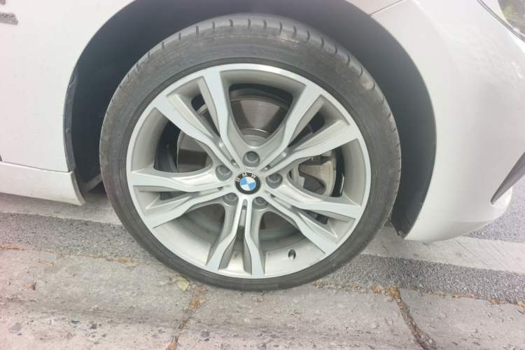 Used BMW 1 Series 2018 120i Design Package Model Right Front Wheel Hub
