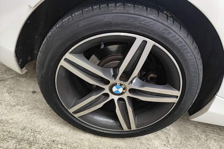Used BMW 1 Series 2018 118i Sport Design Package Right Rear Wheel Hub