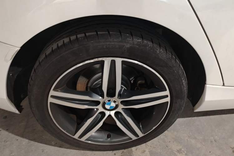 Used BMW 1 Series 2018 118i Sport Design Package Right Rear Wheel Hub