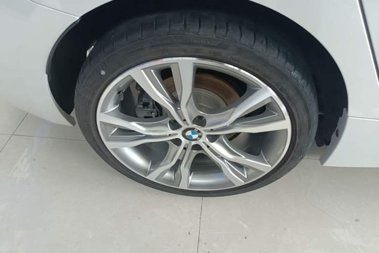 Used BMW 1 Series 2018 120i Design Package Model Right Rear Wheel Hub