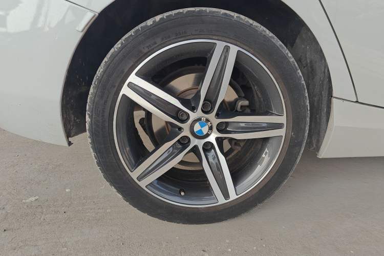 Used BMW 1 Series 2018 118i Sport Design Package Right Rear Wheel Hub