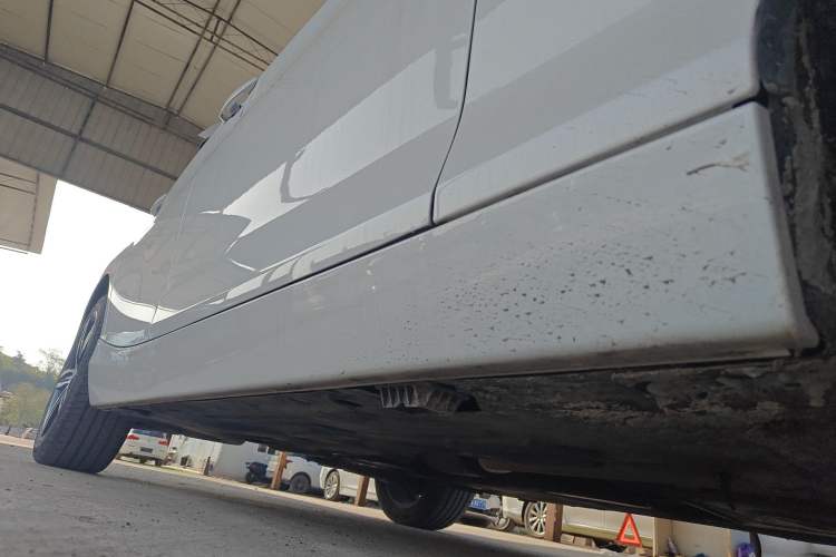 Used BMW 1 Series 2018 118i Sport Design Package Right Side Sill