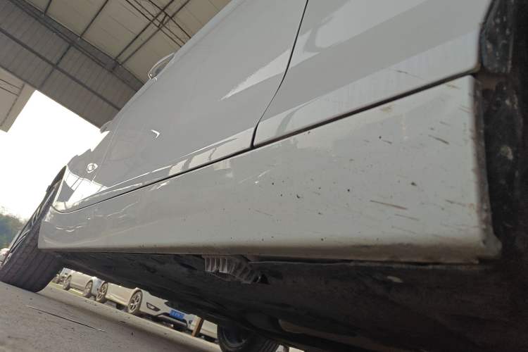 Used BMW 1 Series 2018 118i Sport Design Package Right Side Sill
