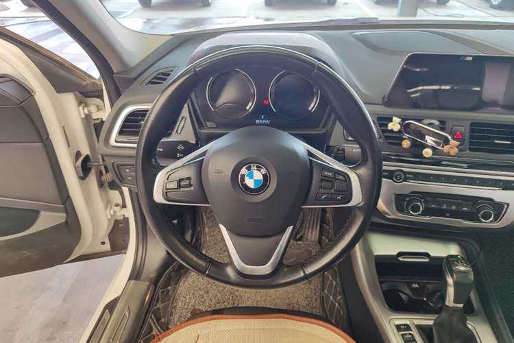 Used BMW 1 Series 2018 118i Sport Edition Steering Wheel