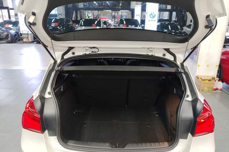 Used BMW 1 Series 2018 118i Leading Model Trunk