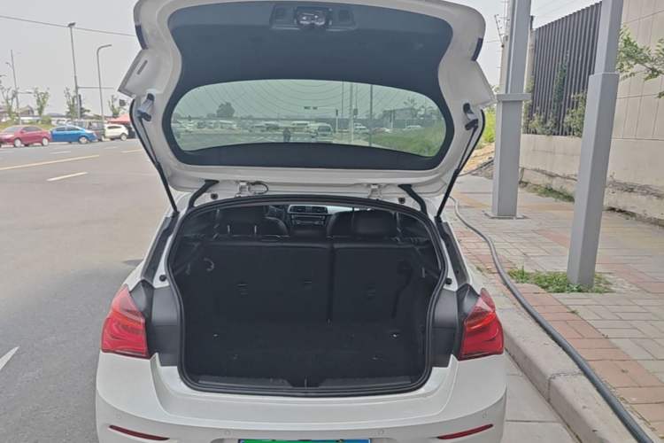Used BMW 1 Series 2018 118i Leading Model Trunk