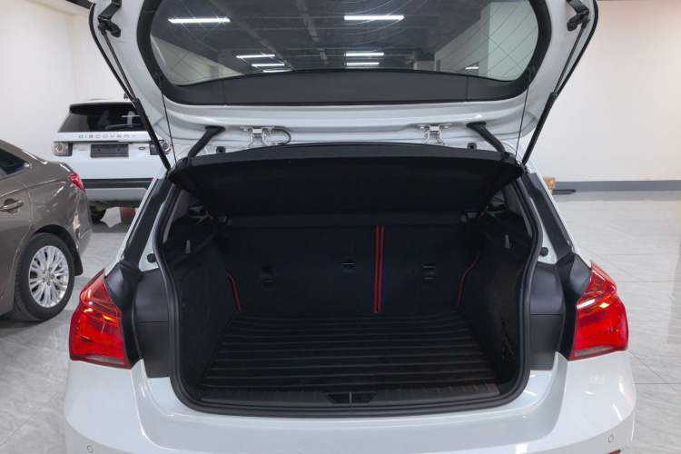 Used BMW 1 Series 2018 118i Leading Model Trunk