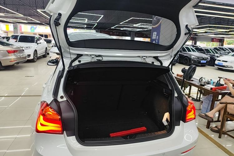 Used BMW 1 Series 2018 118i Leading Model Trunk