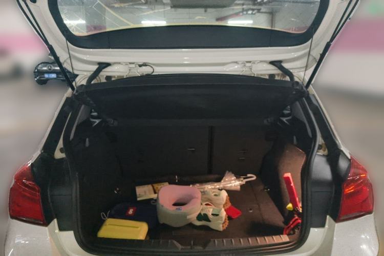 Used BMW 1 Series 2018 118i Sport Design Package Trunk