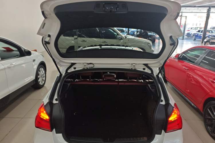 Used BMW 1 Series 2018 118i Sport Design Package Trunk