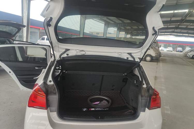 Used BMW 1 Series 2018 118i Leading Model Trunk
