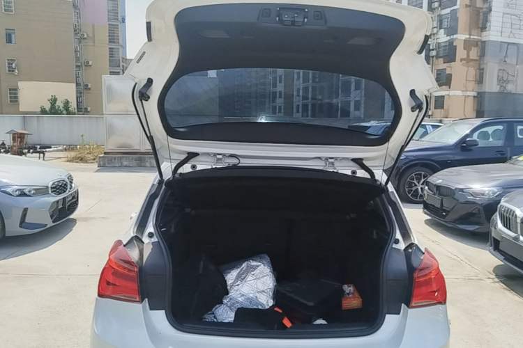 Used BMW 1 Series 2018 118i Leading Model Trunk