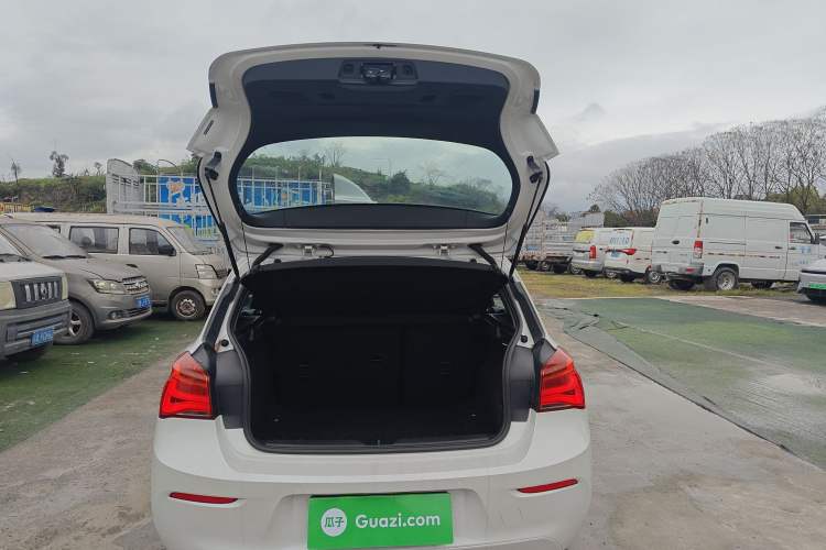 Used BMW 1 Series 2018 118i Leading Model Trunk