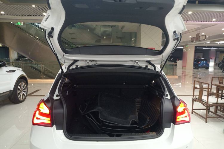 Used BMW 1 Series 2018 118i Leading Model Trunk