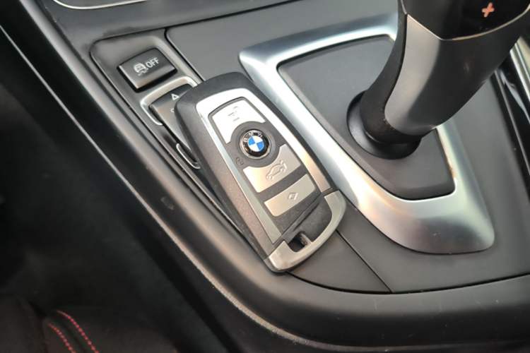Used BMW 1 Series 2018 118i Sport Design Package Vehicle Key