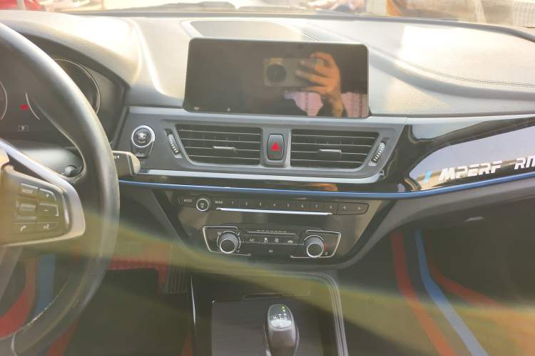 Used BMW 1 Series 2018 118i Sport Edition Audio And AC Panel
