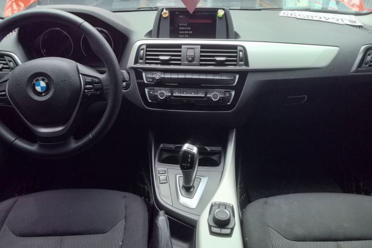 Used BMW 1 Series 2018 118i Leading Model Center Console