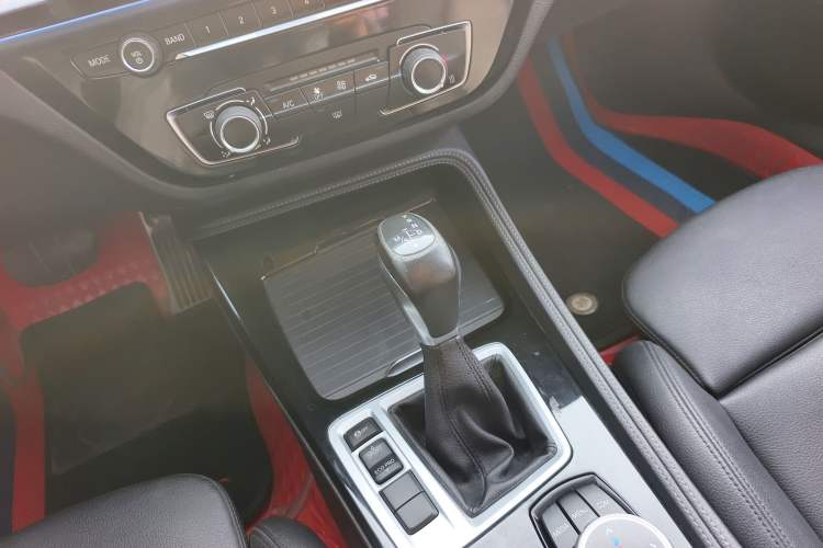 Used BMW 1 Series 2018 118i Sport Edition Gear Lever