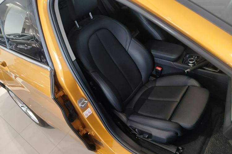 Used BMW 1 Series 2018 118i Design Package Edition Right Front Seat