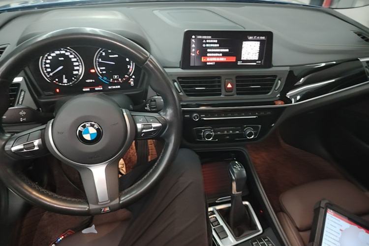 Used BMW 1 Series 2019 118i M Sport Package Center Console