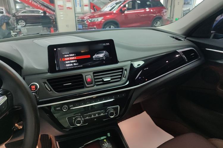 Used BMW 1 Series 2019 118i M Sport Package Center Console