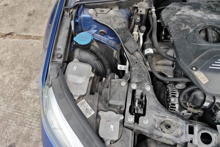 Used BMW 1 Series 2019 118i M Sport Package Engine Bay Right
