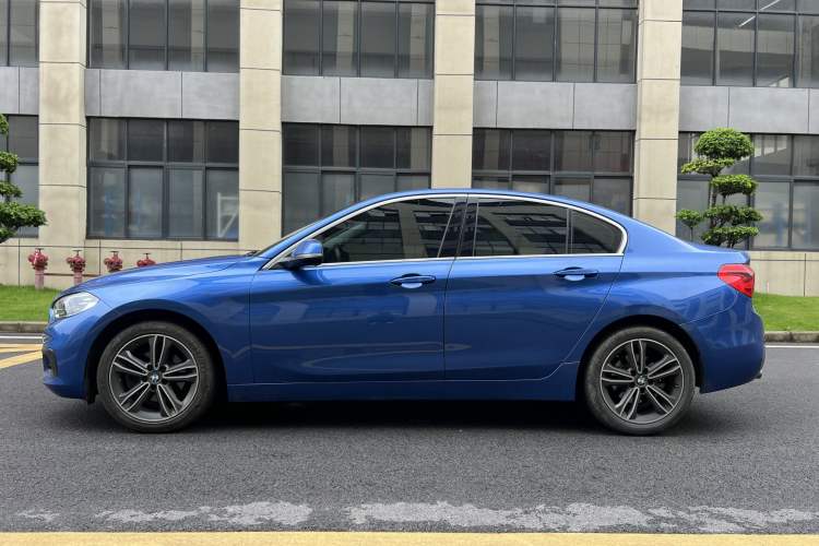 Used BMW 1 Series 2019 118i Fashion Model Exterior 3