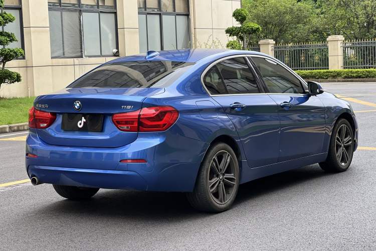 Used BMW 1 Series 2019 118i Fashion Model Exterior 6