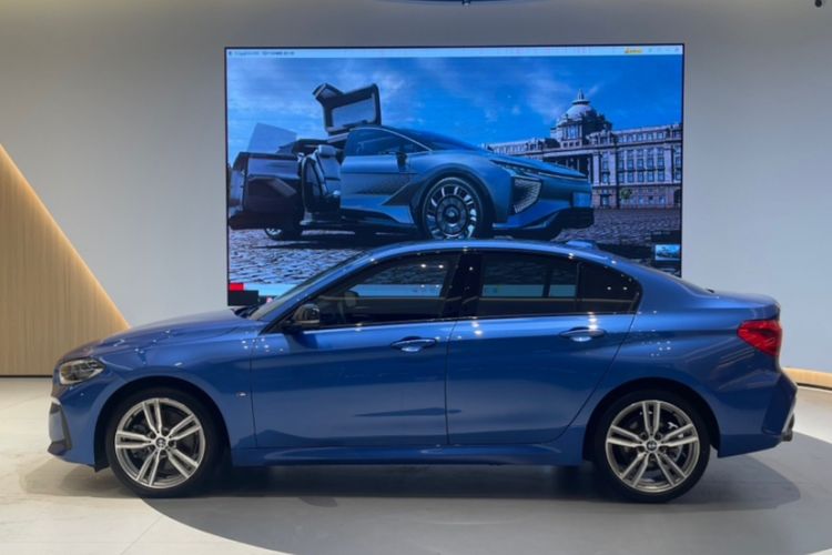 Used BMW 1 Series 2019 120i Leading Model M Sport Package Exterior 7