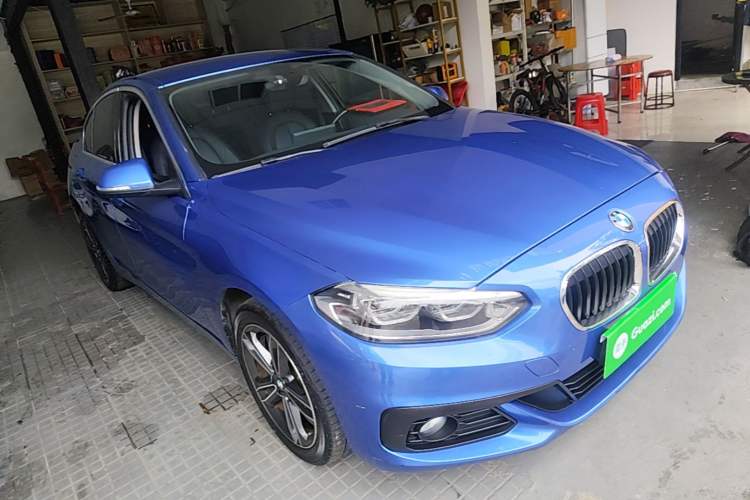 Used BMW 1 Series 2019 118i Fashion Model Front Right 45 Deg