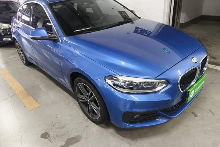 Used BMW 1 Series 2019 118i Fashion Model Front Right 45 Deg