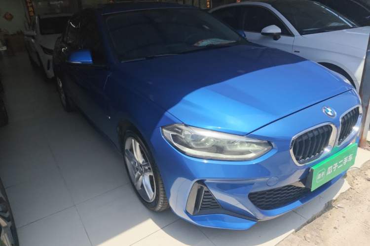 Used BMW 1 Series 2019 118i M Sport Package Front Right 45 Deg