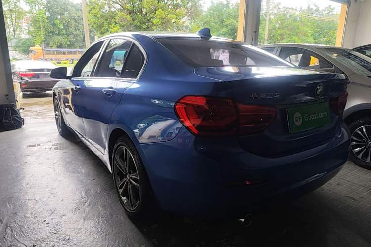 Used BMW 1 Series 2019 118i Fashion Model Rear Left 45 Deg