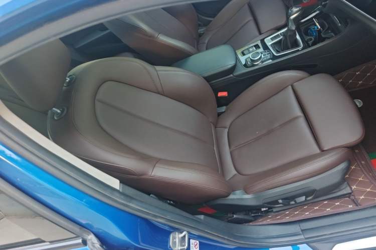 Used BMW 1 Series 2019 120i Leading Model M Sport Package Right Front Seat