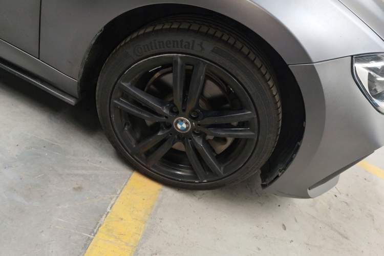 Used BMW 1 Series 2019 120i Leading Model M Sport Package Right Front Wheel Hub