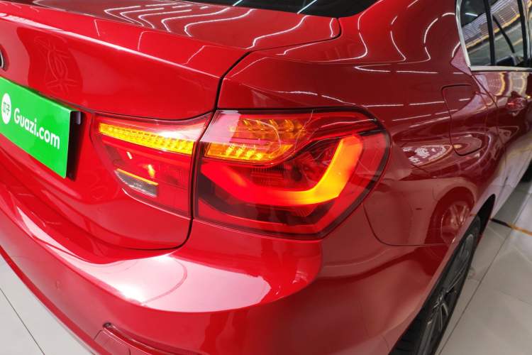Used BMW 1 Series 2019 118i Fashion Model Exterior 6