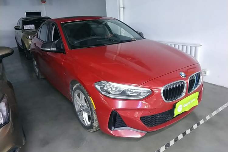Used BMW 1 Series 2019 118i M Sport Package Front Right 45 Deg