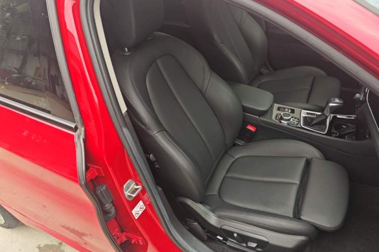 Used BMW 1 Series 2019 120i Leading Model M Sport Package Right Front Seat