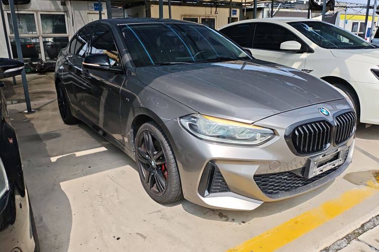 Used BMW 1 Series 2019 120i M Sport Package Front Right 45 Deg