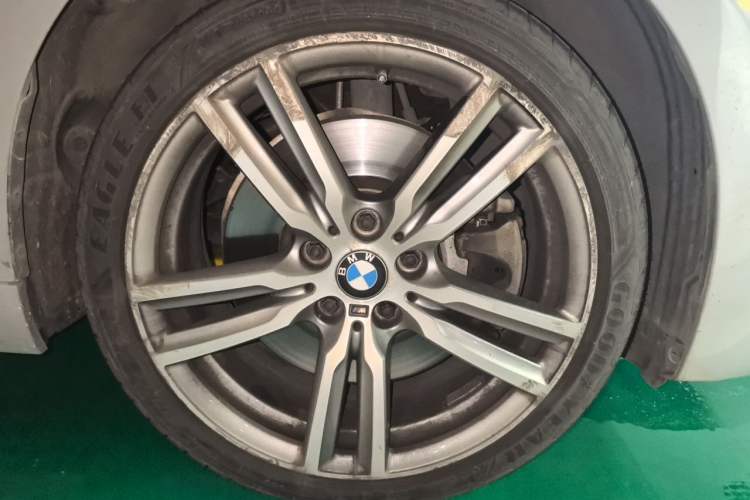 Used BMW 1 Series 2019 120i Leading Model M Sport Package Right Front Wheel Hub