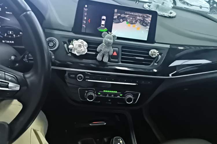 Used BMW 1 Series 2019 118i M Sport Package Audio And AC Panel